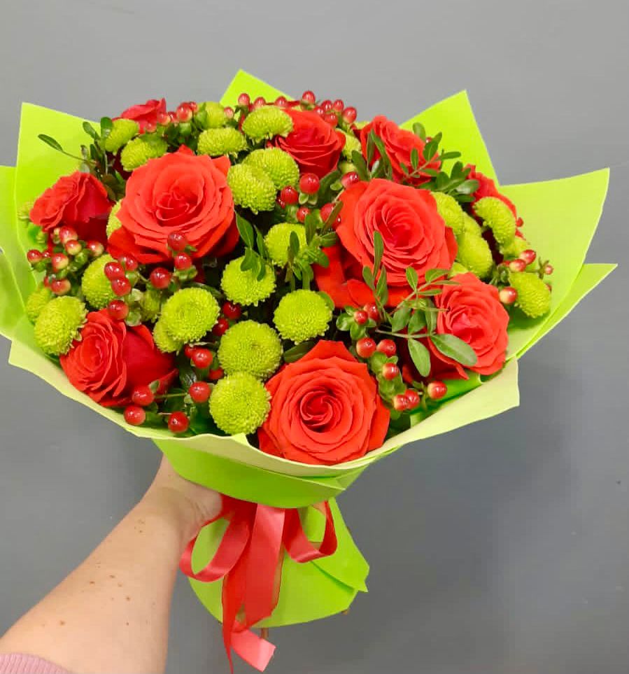 Букет цветов из: Хризантемы и Розы в Кумской Долине