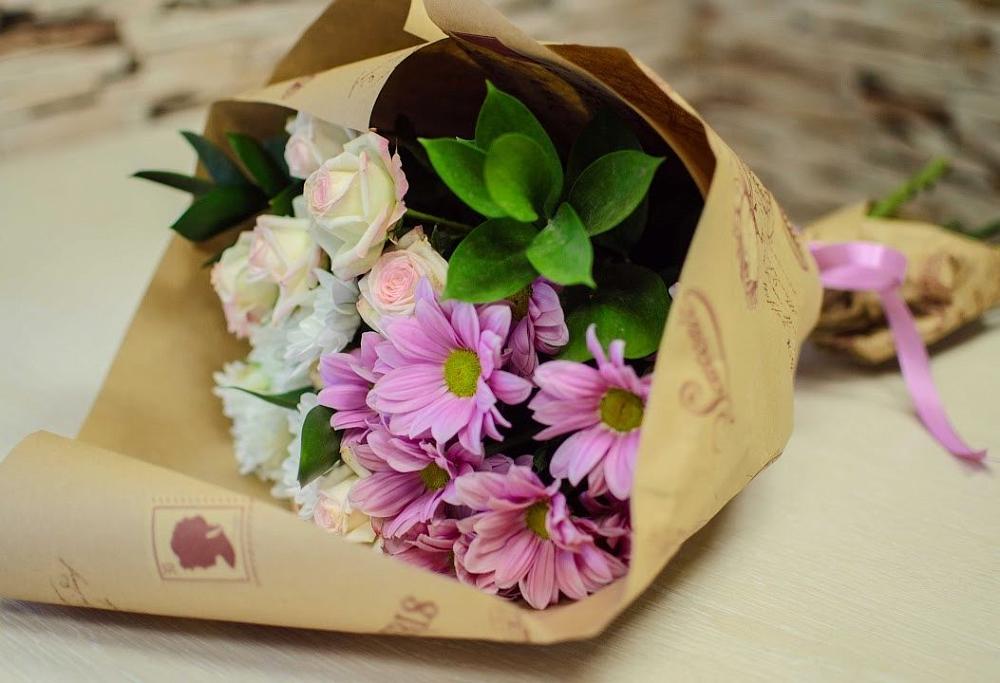 Букет цветов из: Розы и Хризантемы в Кумской Долине