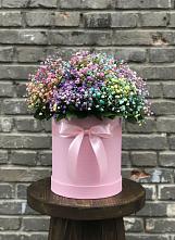 Цветочная композиция из Гипсофила и Розы в шляпной коробке в Кумской Долине