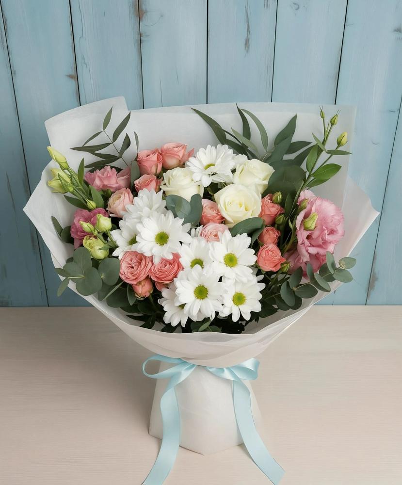 Букет цветов из: Розы, Лизиантусы и Хризантемы в Кумской Долине