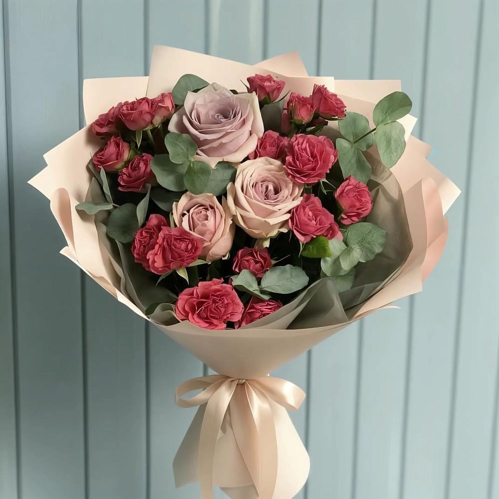 Букет цветов из: Гвоздики и Розы в Кумской Долине