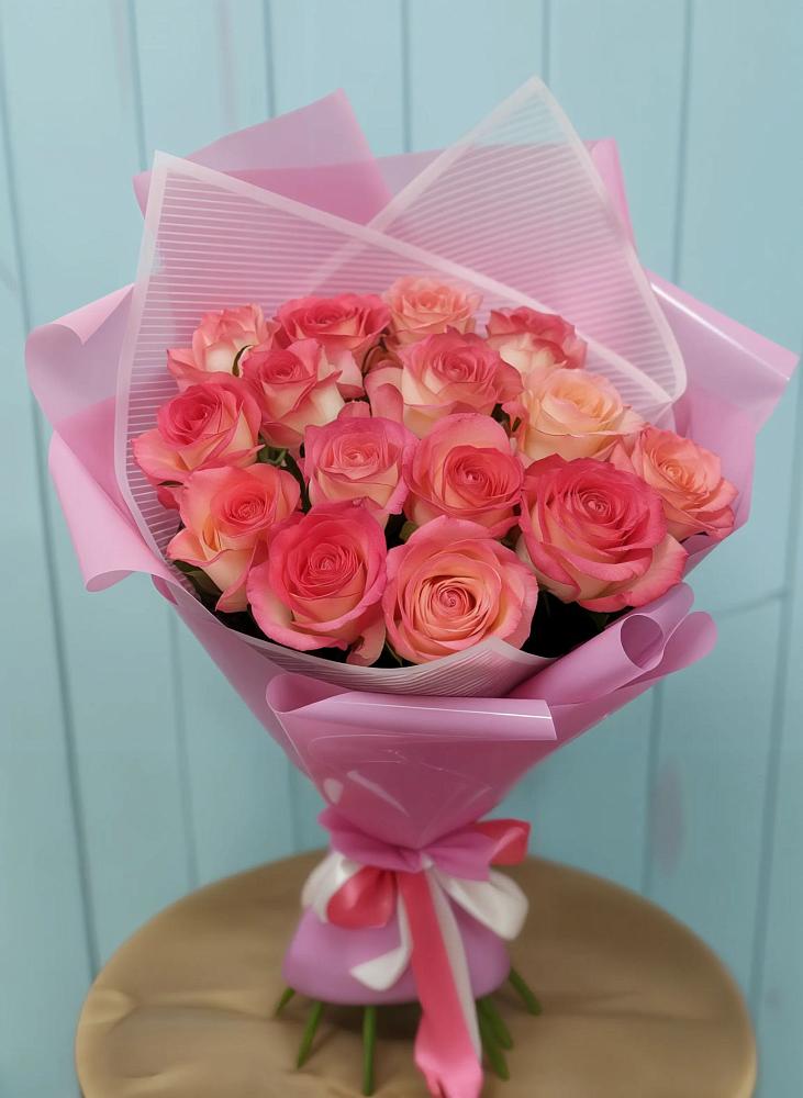 Букет 15 Розовых роз Равель в Кумской Долине