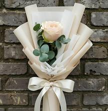 Букет цветов из:  Розы в Кумской Долине