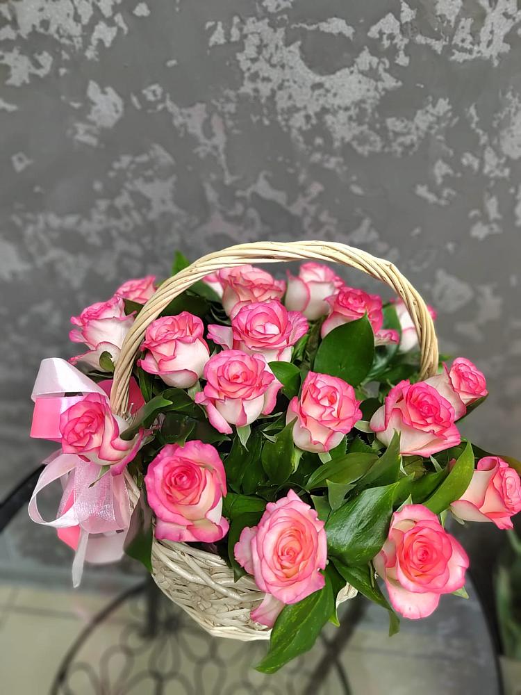 Цветочная композиция из Розы в корзине в Кумской Долине