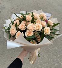 Букет Кремовые розы Латте в Кумской Долине