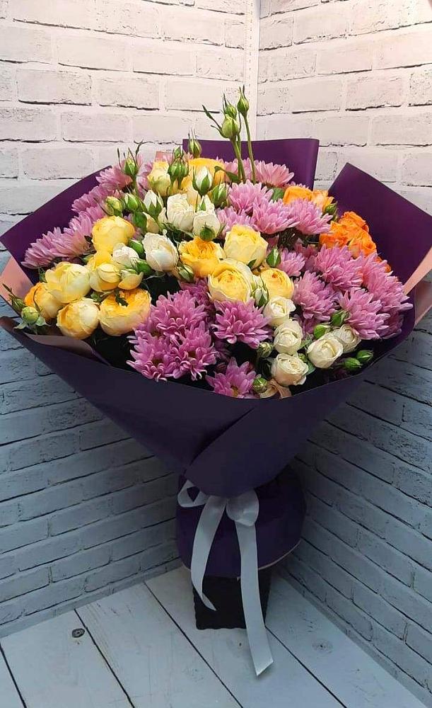 Букет цветов из: Хризантемы и Розы в Кумской Долине