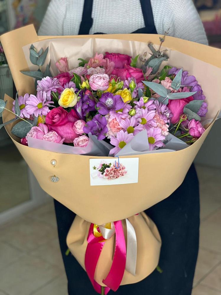 Букет цветов из: Хризантемы, Гвоздики и Альстромерии в Кумской Долине