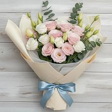 Букет цветов из:  Лизиантусы в Кумской Долине