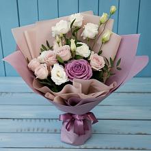 Букет цветов из:  Розы и Лизиантусы в Кумской Долине