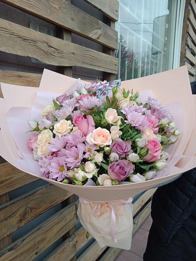 Букет цветов из: Розы и Хризантемы в Кумской Долине