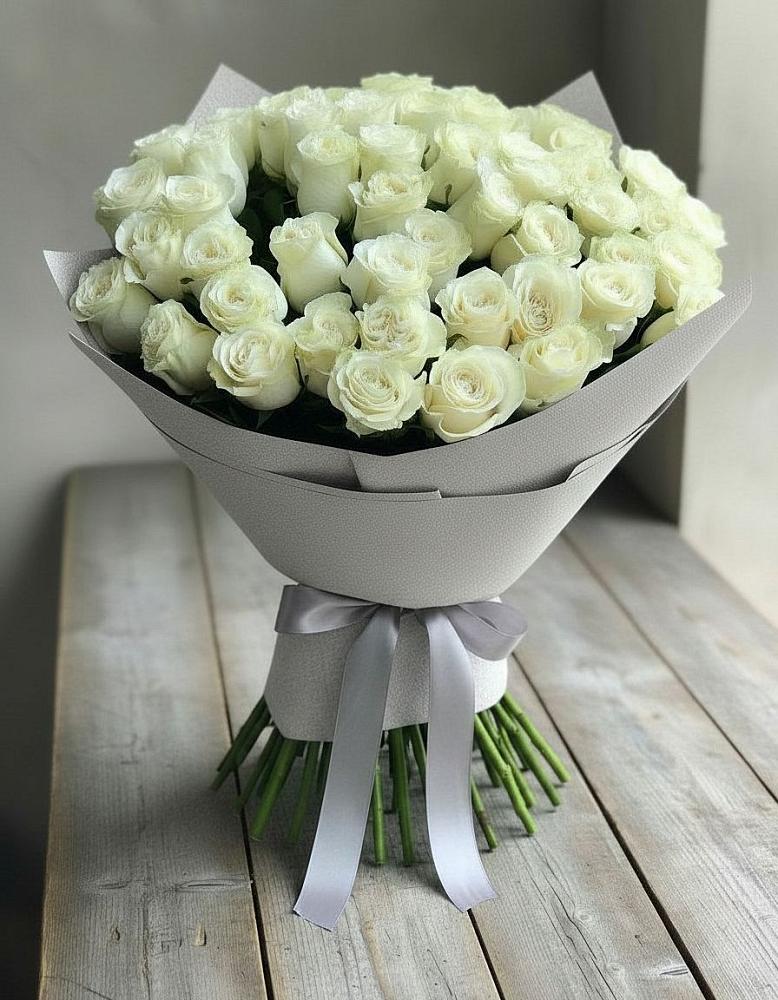Букет 35 Белых роз в Кумской Долине