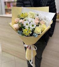 Букет цветов из:  Альстромерии, Розы и Хризантемы в Кумской Долине