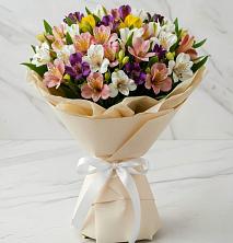 Букет цветов из:  Альстромерии в Кумской Долине
