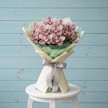 Букет цветов из:  Орхидеи и Розы в Кумской Долине