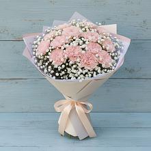 Букет цветов из:  Гвоздики в Кумской Долине