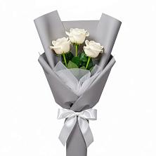 Букет 3 белые розы в Кумской Долине