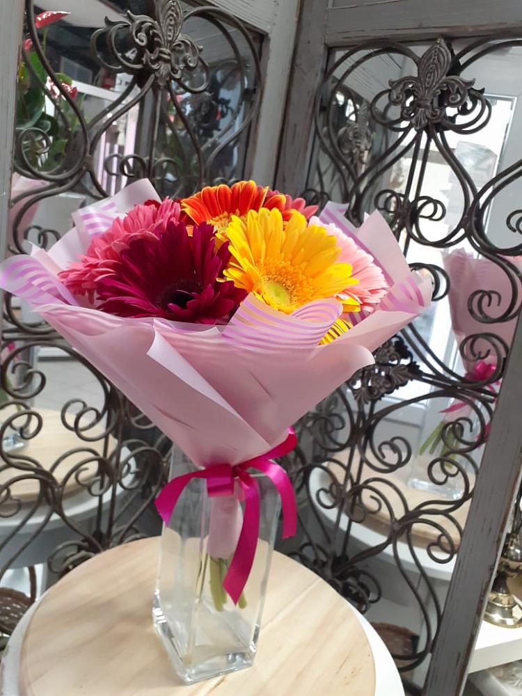 Букет цветов из: Герберы в Кумской Долине