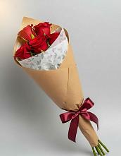 Букет цветов из:  Розы в Кумской Долине