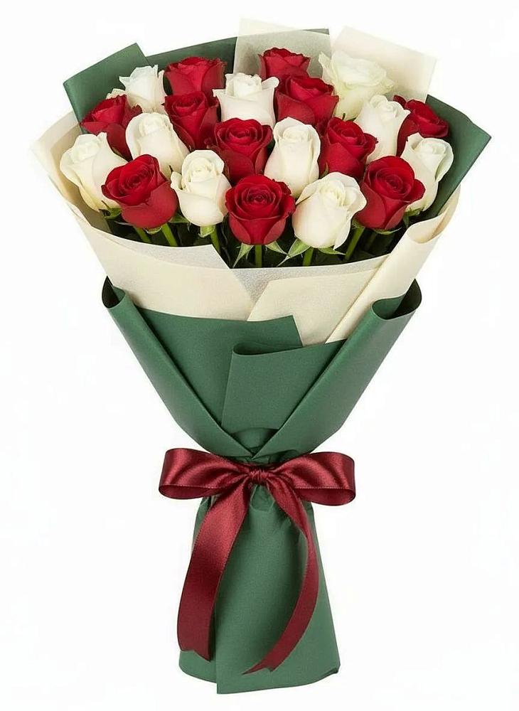 Букет Микс из красных и белых роз в Кумской Долине