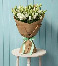 Букет цветов из:  Лизиантусы в Кумской Долине