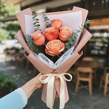 Букет цветов из:  Розы в Кумской Долине