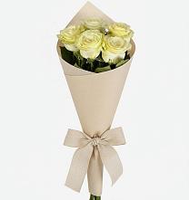 Букет цветов из:  Розы в Кумской Долине