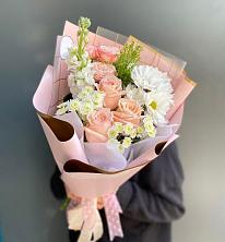 Букет цветов из:  Хризантемы и Розы в Кумской Долине