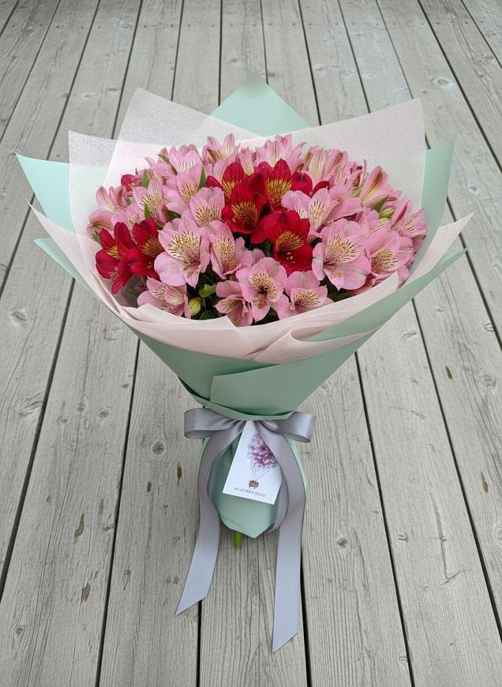 Букет цветов из: Альстромерии в Кумской Долине