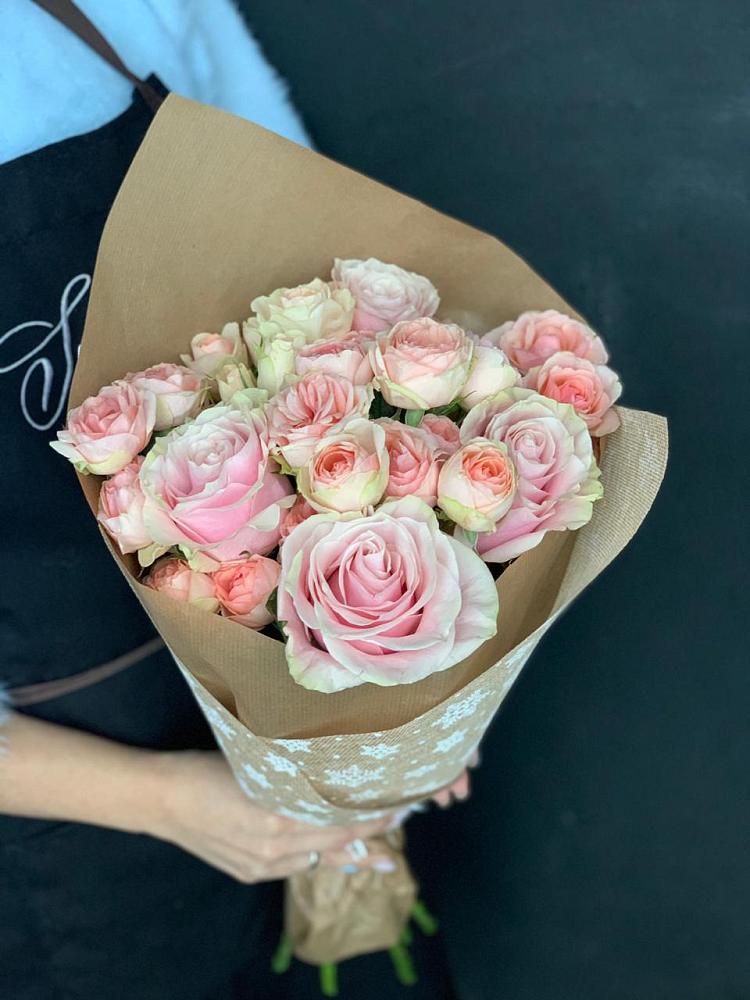 Букет цветов из: Хризантемы и Розы в Кумской Долине