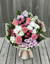 Букет цветов из:  Альстромерии, Гвоздики, Розы и Хризантемы в Кумской Долине