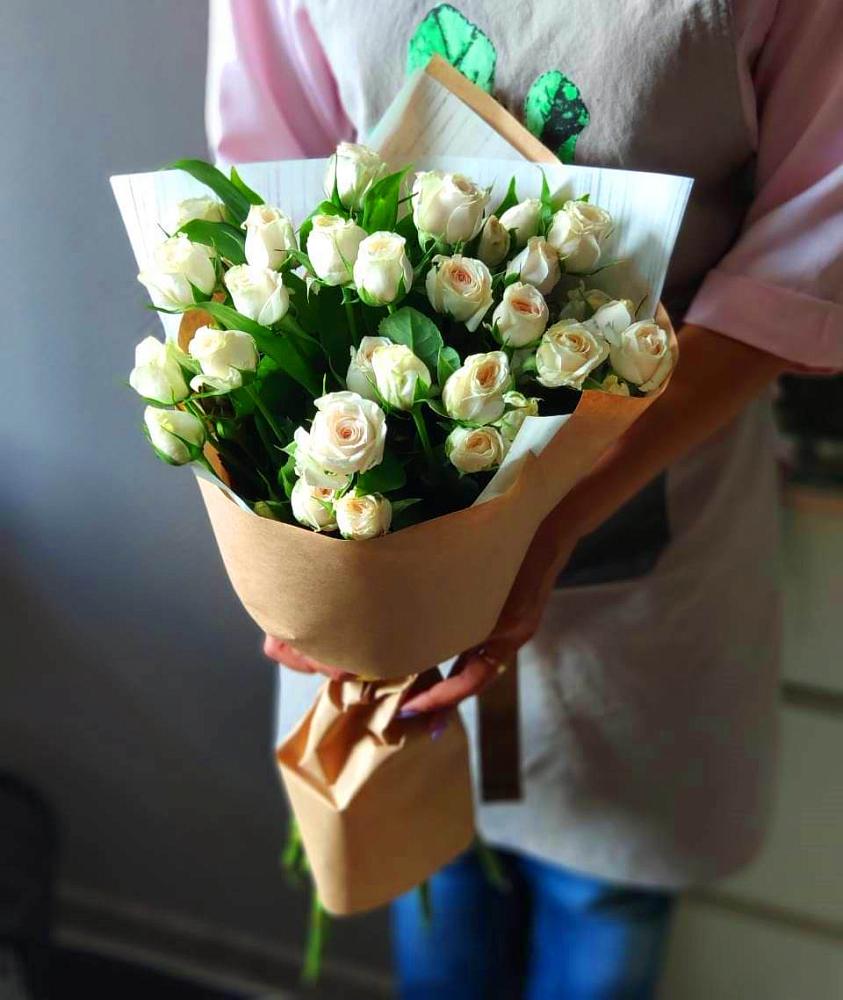 Букет цветов из: Розы в Кумской Долине