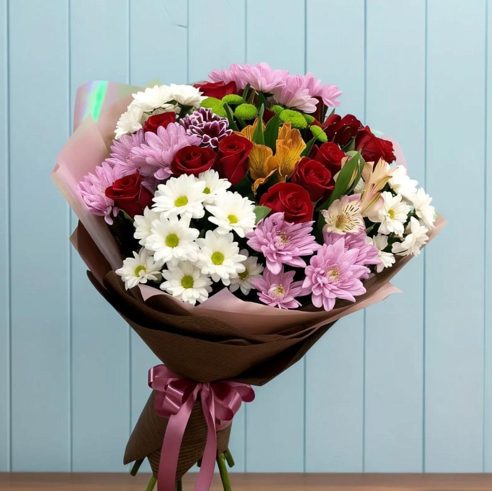 Букет цветов из: Розы, Хризантемы и Альстромерии в Кумской Долине