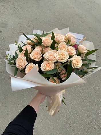 Букет Кремовые розы Латте в Кумской Долине
