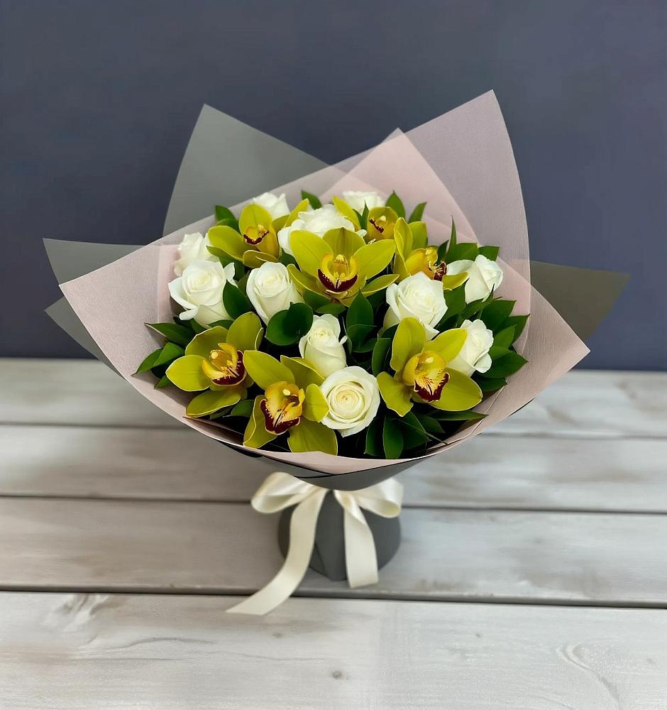 Букет цветов из: Орхидеи и Розы в Кумской Долине