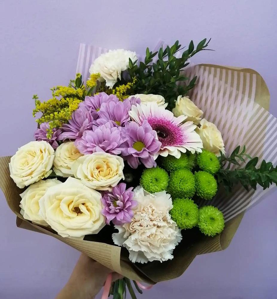 Букет цветов из: Хризантемы, Розы, Гвоздики и Герберы в Кумской Долине