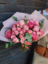 Букет розы в пальмах в Кумской Долине Букет цветов из: Розы в Кумской Долине