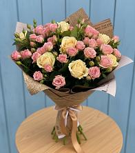 Букет цветов из:  Розы в Кумской Долине
