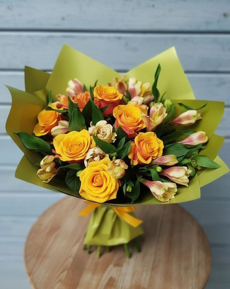 Букет цветов из: Альстромерии и Розы в Кумской Долине