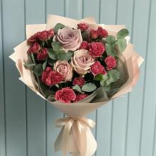 Букет цветов из:  Гвоздики и Розы в Кумской Долине