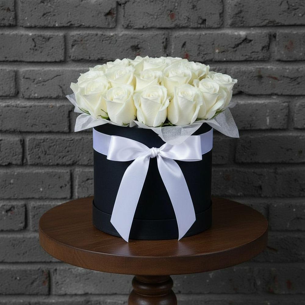 Цветочная композиция из Розы в шляпной коробке в Кумской Долине