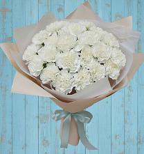 Букет цветов из:  Гвоздики в Кумской Долине