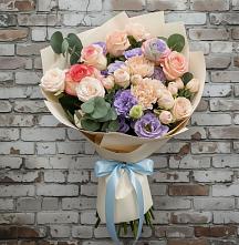 Букет цветов из:  Розы, Лизиантусы и Гвоздики #REPLACE_PRED# Кумской Долине