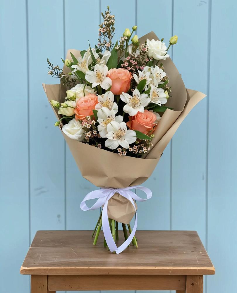 Букет цветов из: Альстромерии, Лизиантусы, Розы и Хризантемы в Кумской Долине