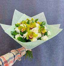 Букет цветов из:  Орхидеи и Розы в Кумской Долине