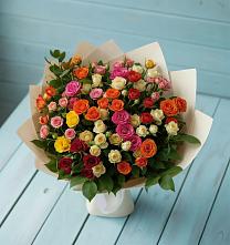 Букет Микс из разноцветных кустовых роз в Кумской Долине